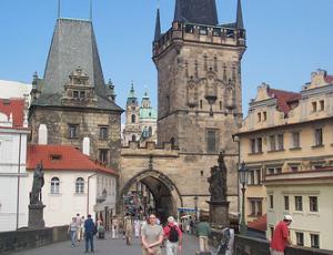 PRAGER TÜRME UND KARLSBRÜCKE