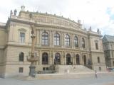 einzigartige Rudolfinum Konzerthalle am Palach-Platz