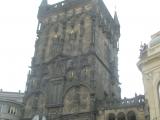 die gotische Pulverturm bewacht den Eingang in die Altstadt